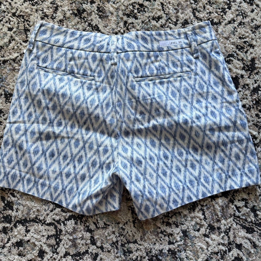 Level 99 Ikat Diamond Print Shorts Blue White Size 27 Flat Front - Picture 4 of 9